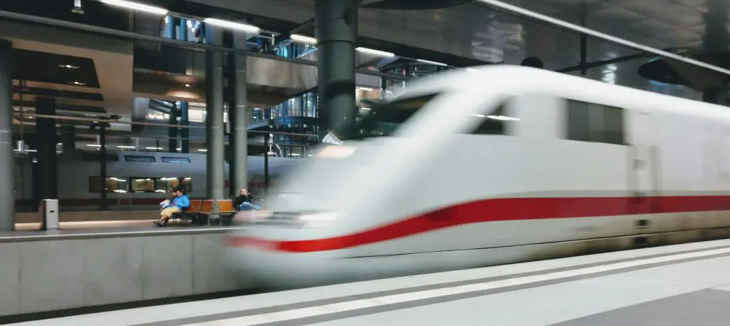 cumplimeinto de las normas IEC 61373 y 45545 ideales en las aplicaciones ferroviarias